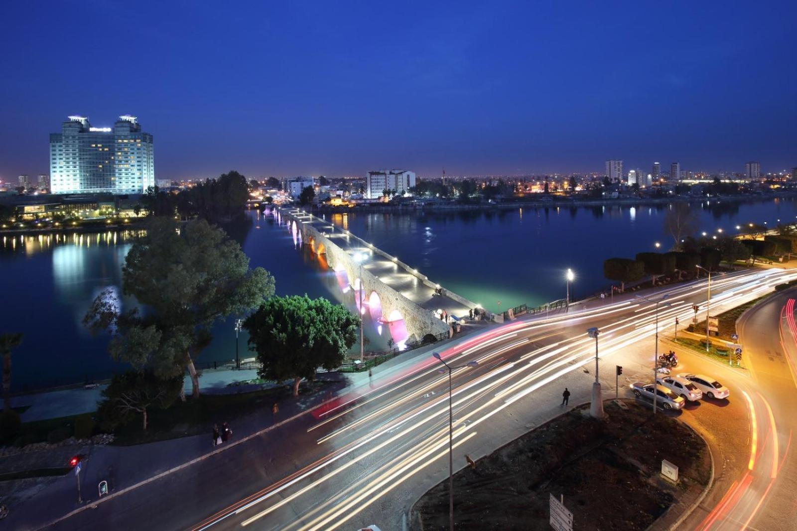 Adana Taskoeprue Hotel 외부 사진