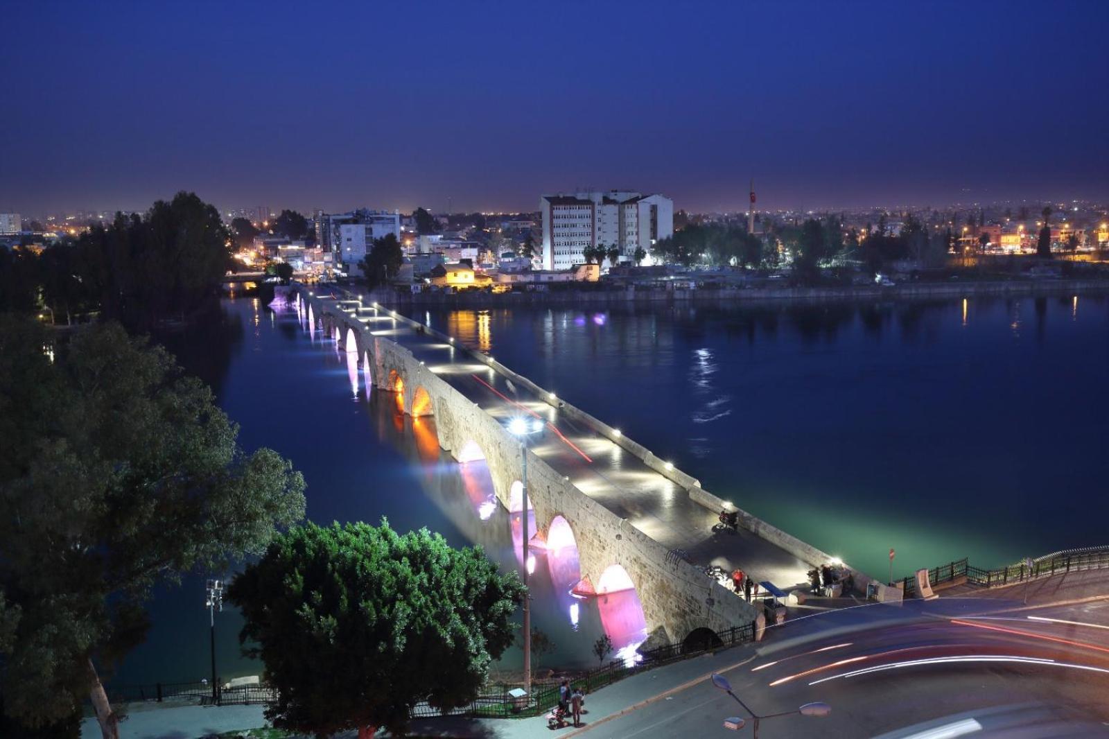 Adana Taskoeprue Hotel 외부 사진