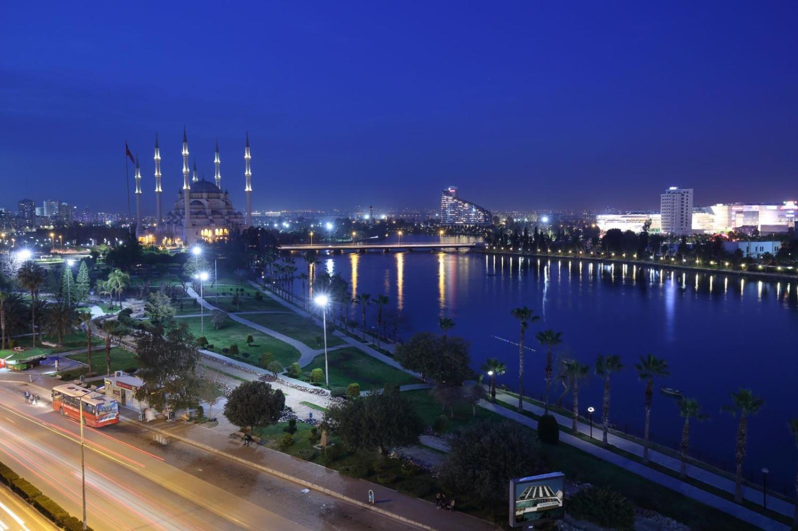 Adana Taskoeprue Hotel 외부 사진